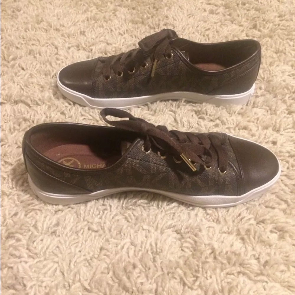 Michael Kors women’s sneaker shoes 8/2
